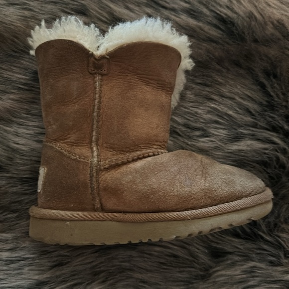 UGG Chestnut Boots Bailey Buttons Girls 9 - Picture 4 of 7